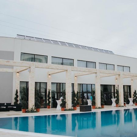 Pik Elegance Hotel Ploiesti Luaran gambar