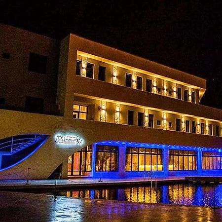 Pik Elegance Hotel Ploiesti Luaran gambar