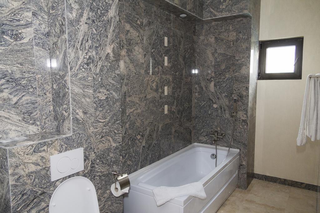 Pik Elegance Hotel Ploiesti Bilik gambar