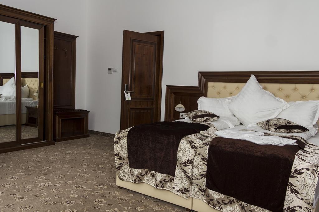 Pik Elegance Hotel Ploiesti Bilik gambar