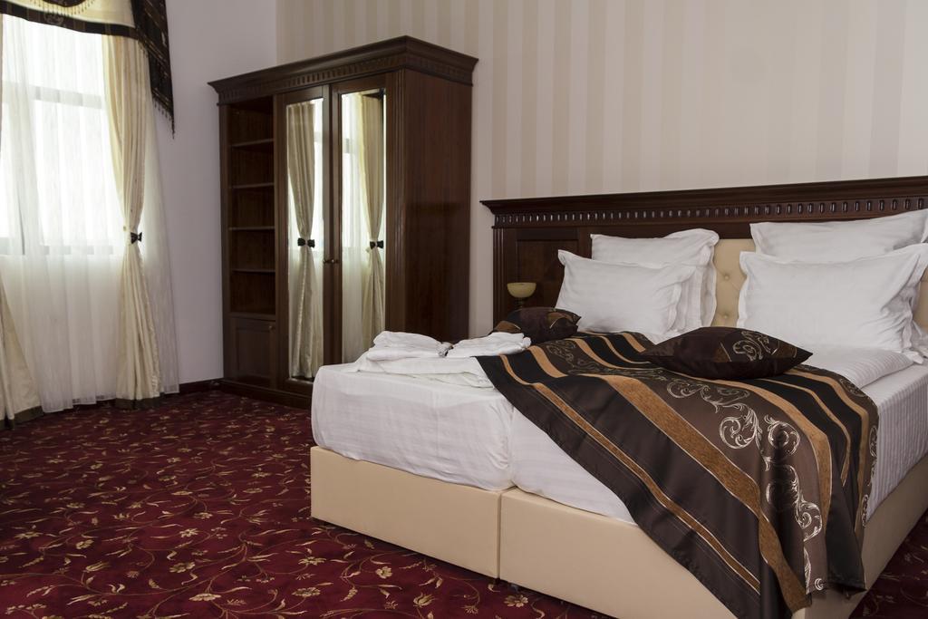 Pik Elegance Hotel Ploiesti Bilik gambar