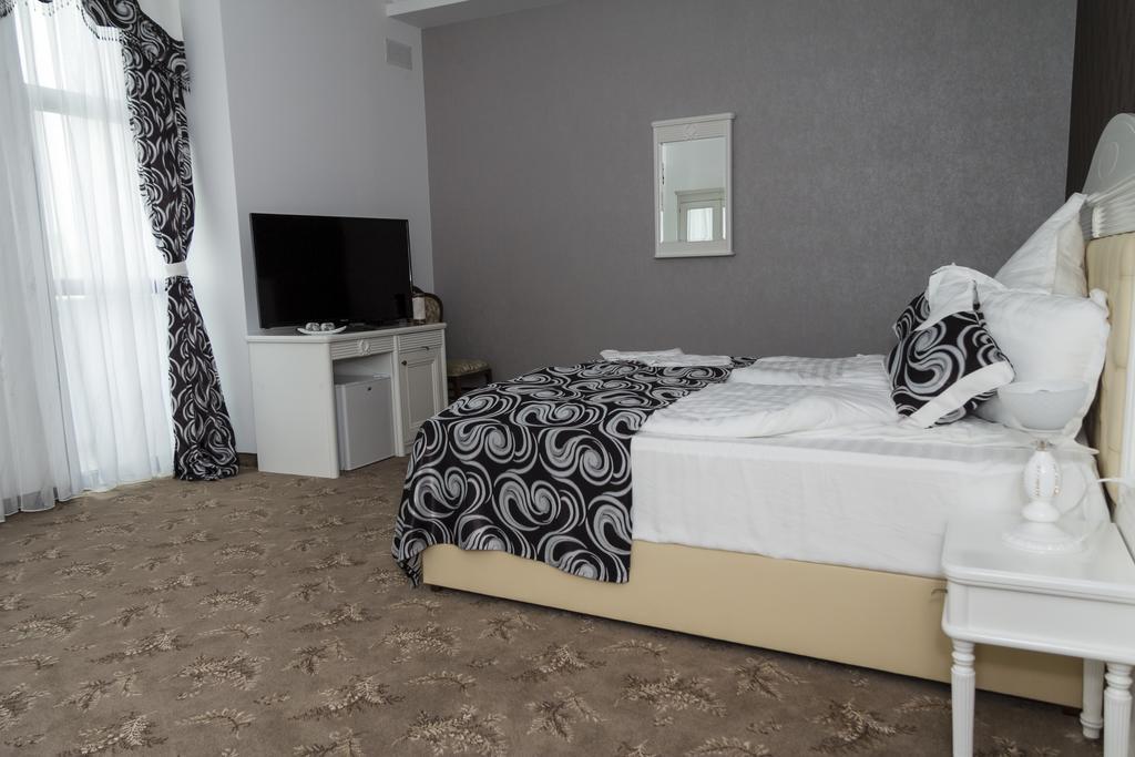 Pik Elegance Hotel Ploiesti Bilik gambar