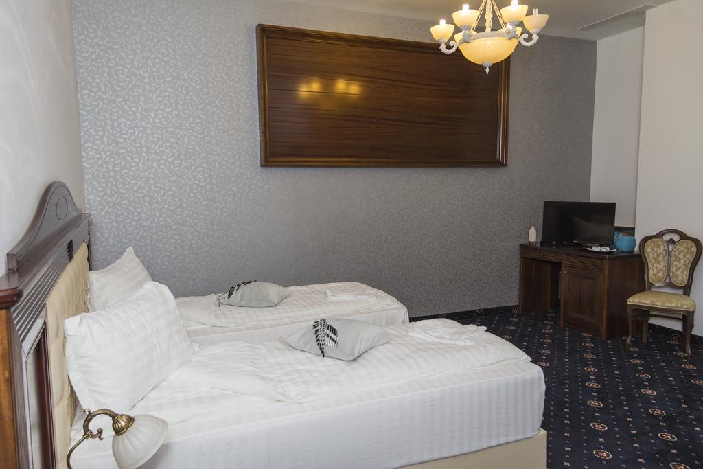 Pik Elegance Hotel Ploiesti Bilik gambar