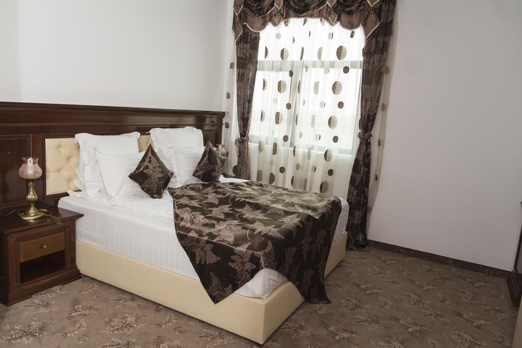 Pik Elegance Hotel Ploiesti Bilik gambar