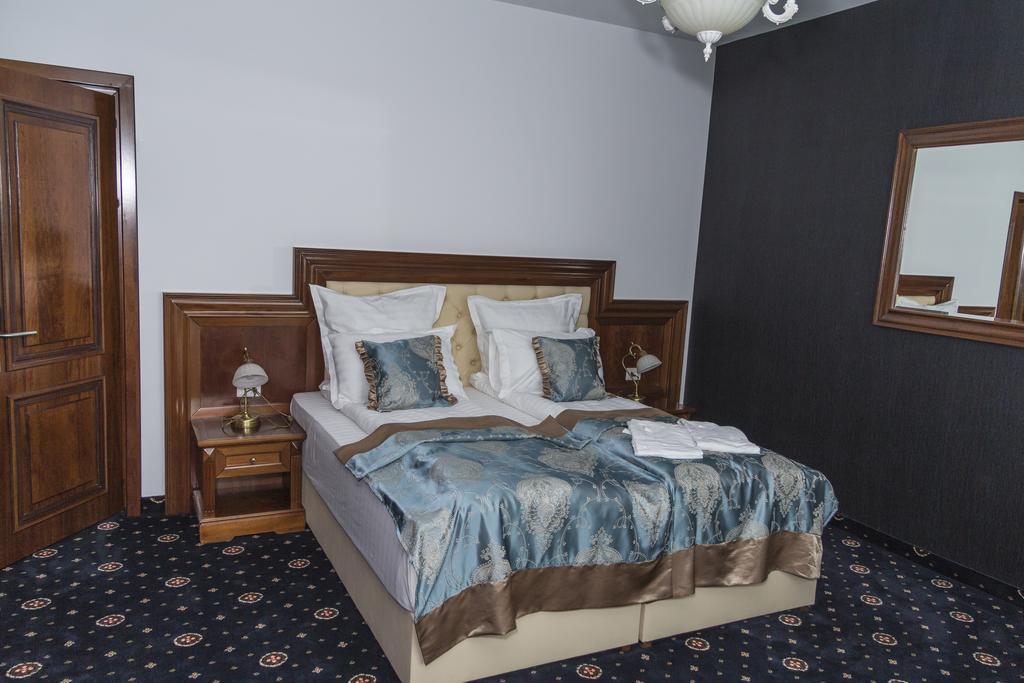 Pik Elegance Hotel Ploiesti Bilik gambar