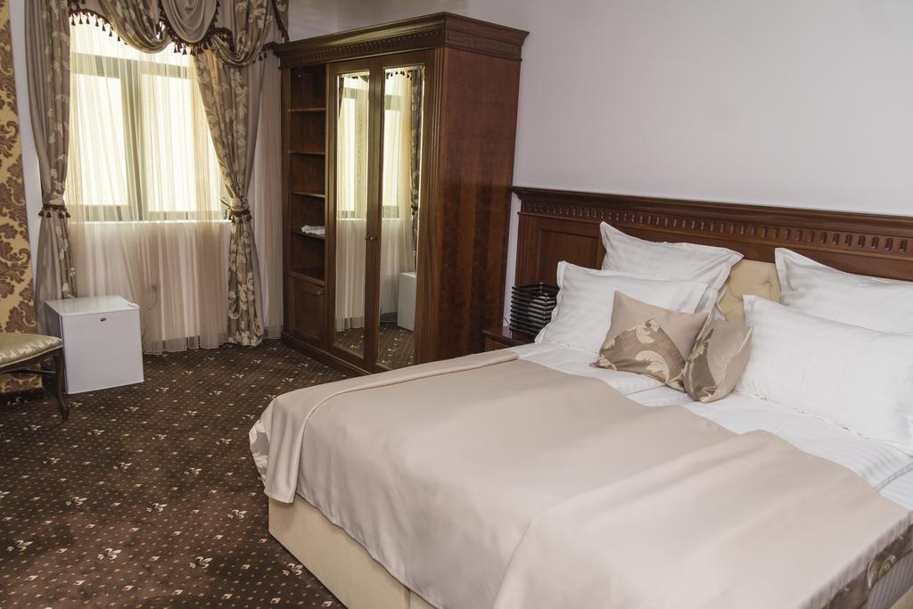 Pik Elegance Hotel Ploiesti Bilik gambar