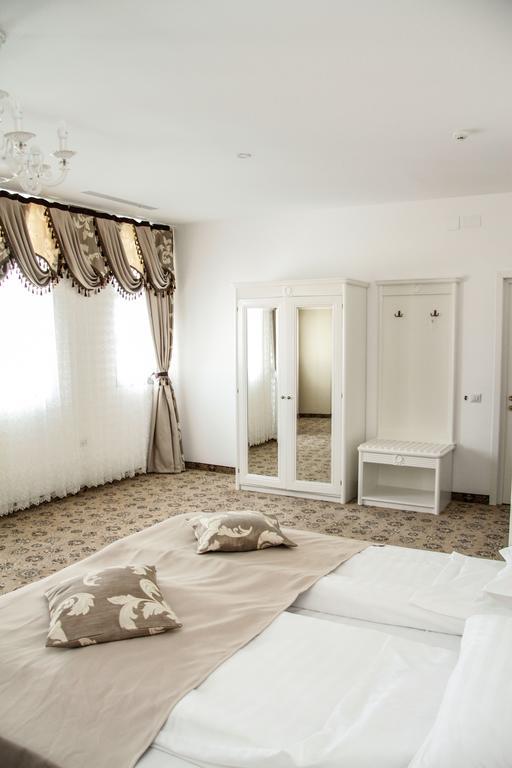 Pik Elegance Hotel Ploiesti Bilik gambar