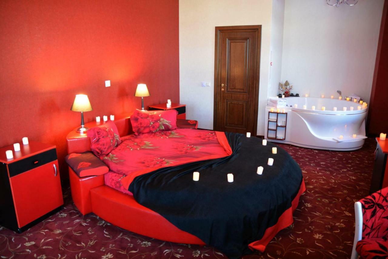 Pik Elegance Hotel Ploiesti Luaran gambar