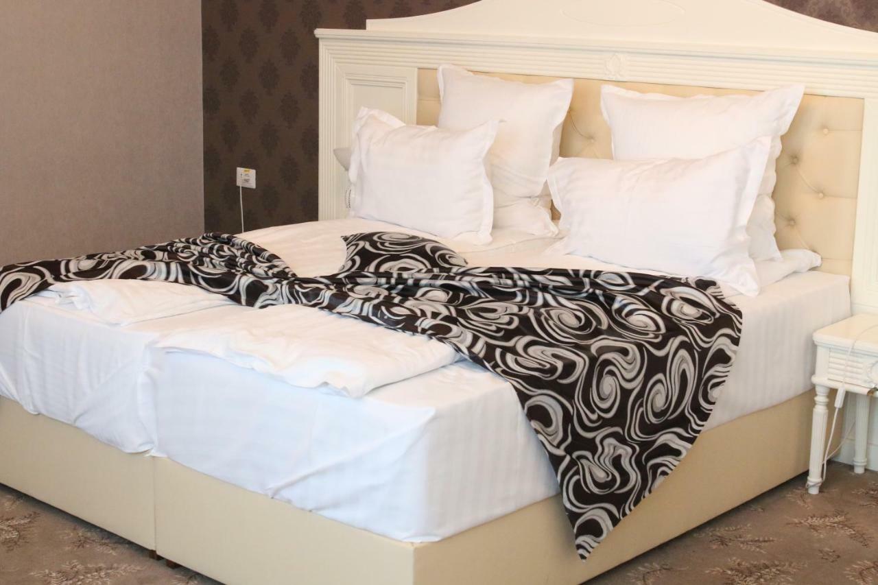 Pik Elegance Hotel Ploiesti Luaran gambar