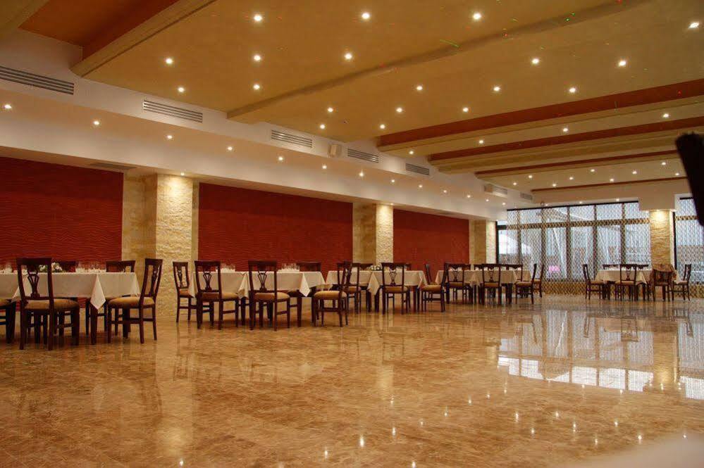 Pik Elegance Hotel Ploiesti Luaran gambar