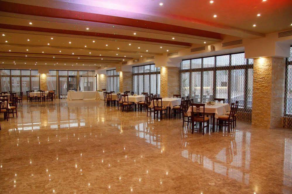 Pik Elegance Hotel Ploiesti Luaran gambar