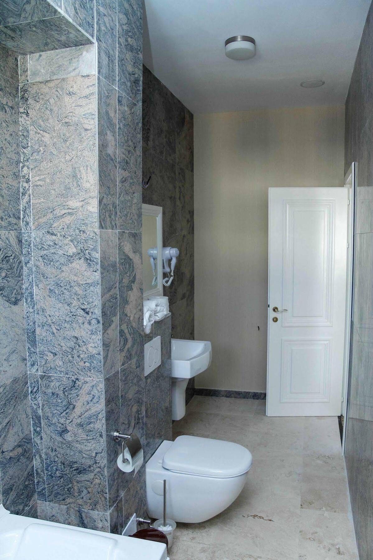 Pik Elegance Hotel Ploiesti Luaran gambar