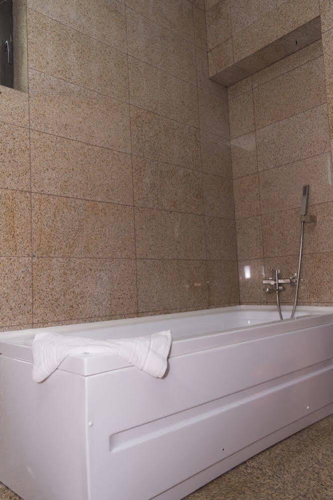 Pik Elegance Hotel Ploiesti Luaran gambar