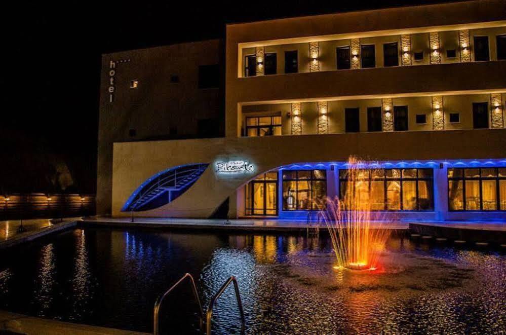 Pik Elegance Hotel Ploiesti Luaran gambar