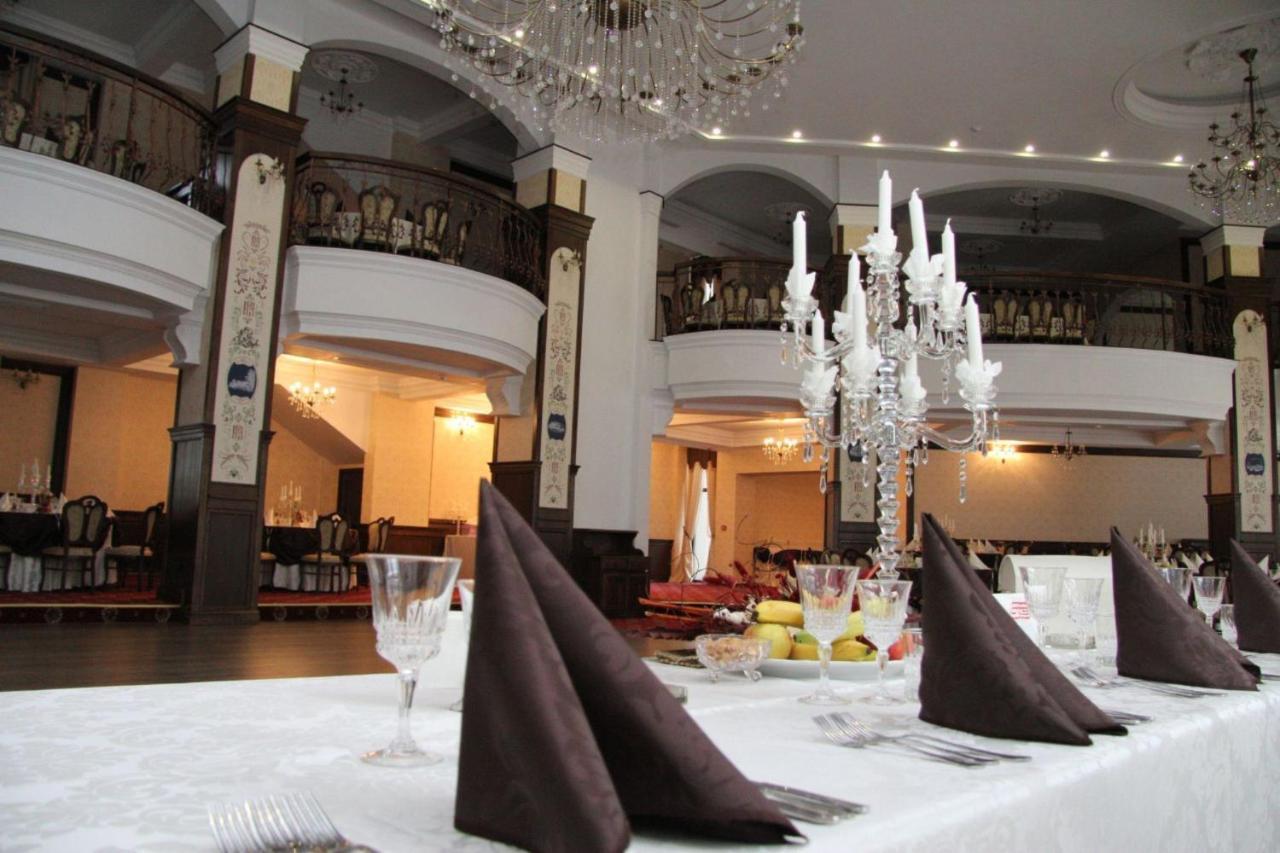 Pik Elegance Hotel Ploiesti Luaran gambar