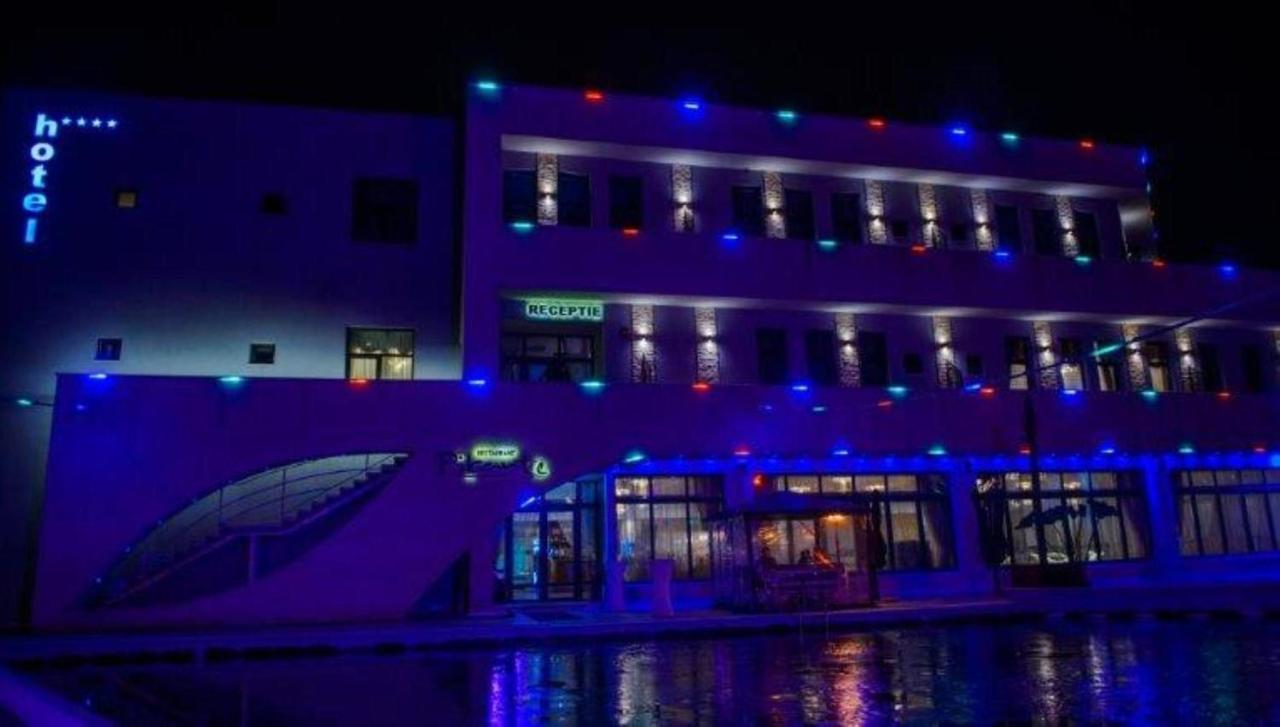 Pik Elegance Hotel Ploiesti Luaran gambar