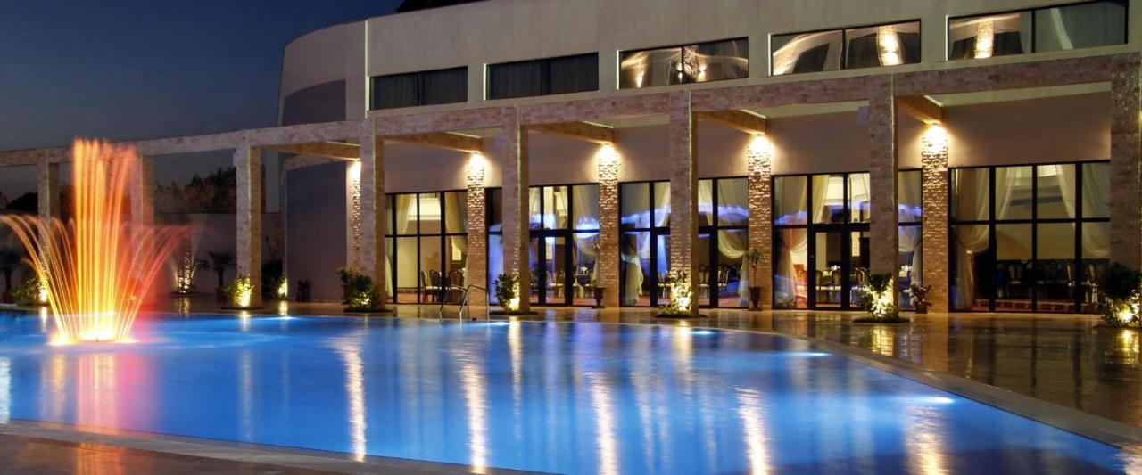 Pik Elegance Hotel Ploiesti Luaran gambar